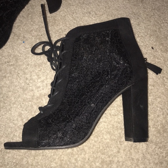 Black lace heels - Picture 3 of 4
